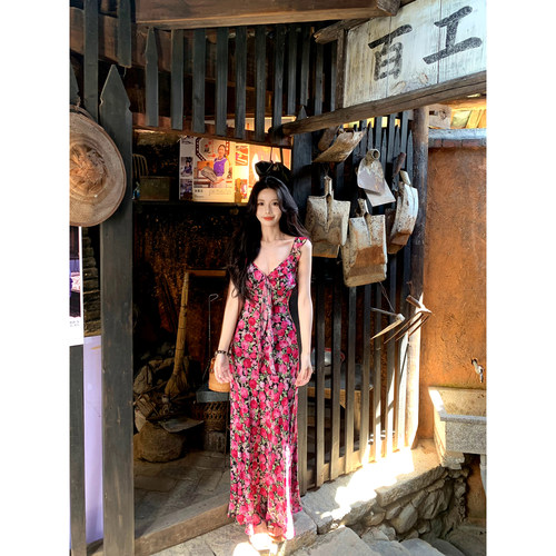一颗甜桃yikett《明艳仲夏》夏季V领碎花吊带连衣裙女掐腰连身裙