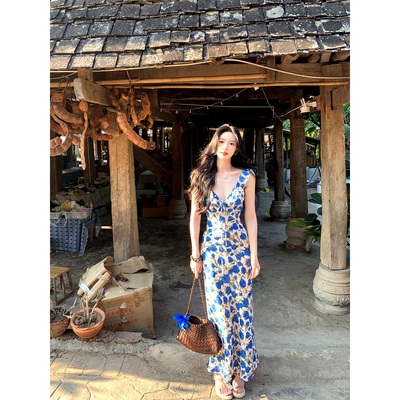 一颗甜桃yikett《克莱因蓝》V领碎花吊带连衣裙女夏季度假风长裙