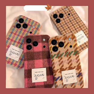 ins风秋冬格纹毛绒适用苹果17手机壳三星s25针织opporeno14绒布vivox200华为pura80格子mate70荣耀400小米15