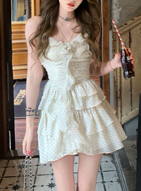 法式时尚连衣裙女夏季新款设计感收腰修身气质显瘦波点吊带短裙