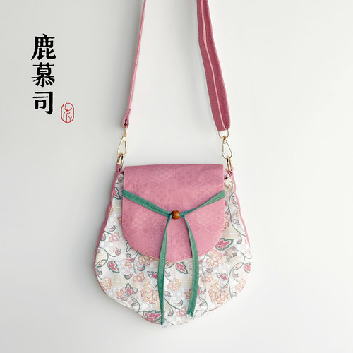新品国风汉服斜挎包古风货郎包棉麻包单肩包新中式印花瓣轻便布包