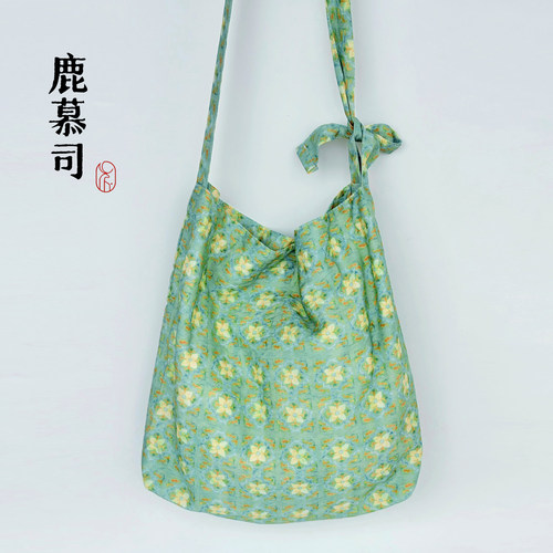 原创新中式汉服包包国风古风文艺百搭团花斜挎包单肩可调节布袋子