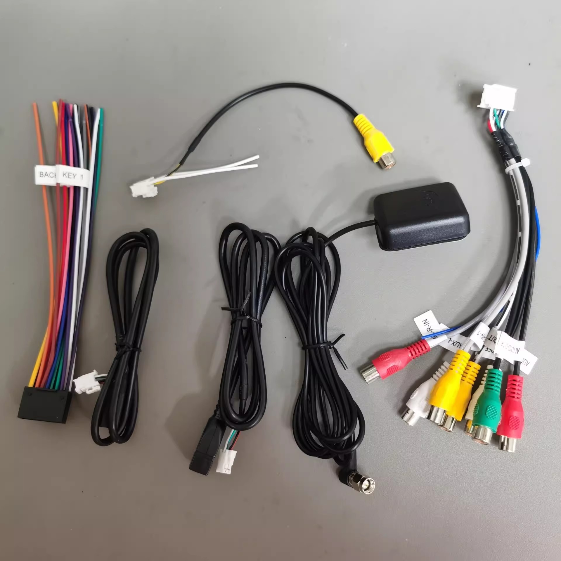 公版安卓大屏导航20针7插头RCA视频音频输入输出线低音炮后视改装