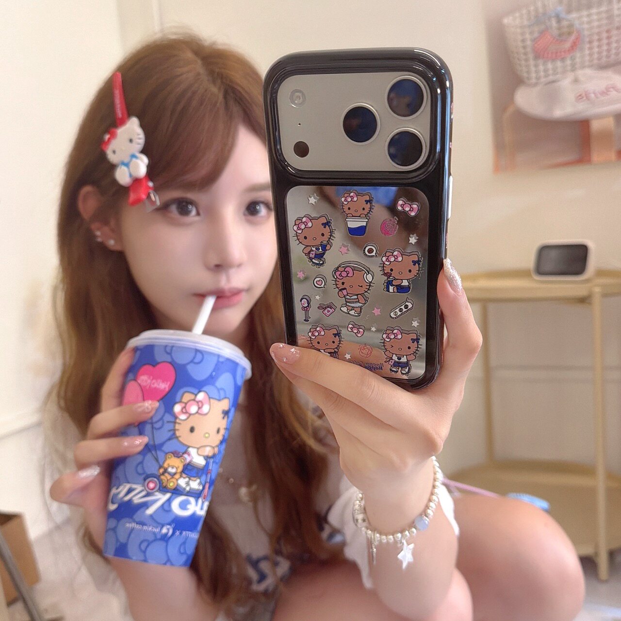 三丽鸥夏日凯蒂猫Kitty适用苹果iPhone17ProMax手机壳时尚个性16pro保护套卡通可爱镜面15PM外壳13/14软壳ins