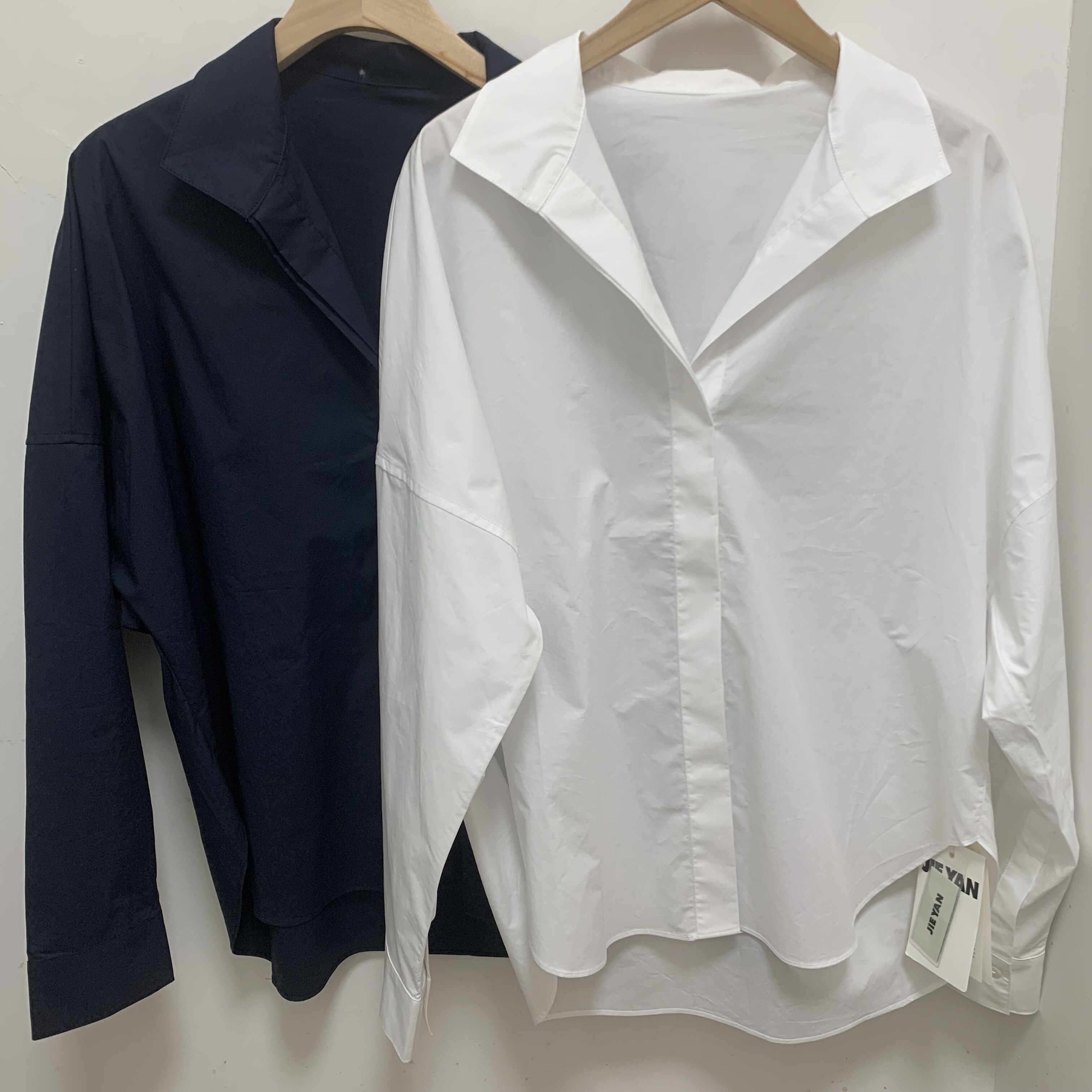 高级感极简风藏青色宽松衬衫女春秋新款蝙蝠袖慵懒风通勤长袖上衣