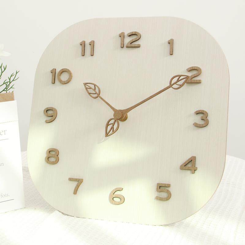 客厅简约现代挂钟方型木质装饰挂表个性创意静音北欧轻奢石英钟表