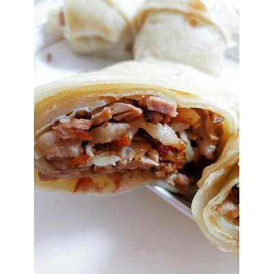 4个大饼卷肉。每个6两饼，4两熏肉。收到冷冻保存