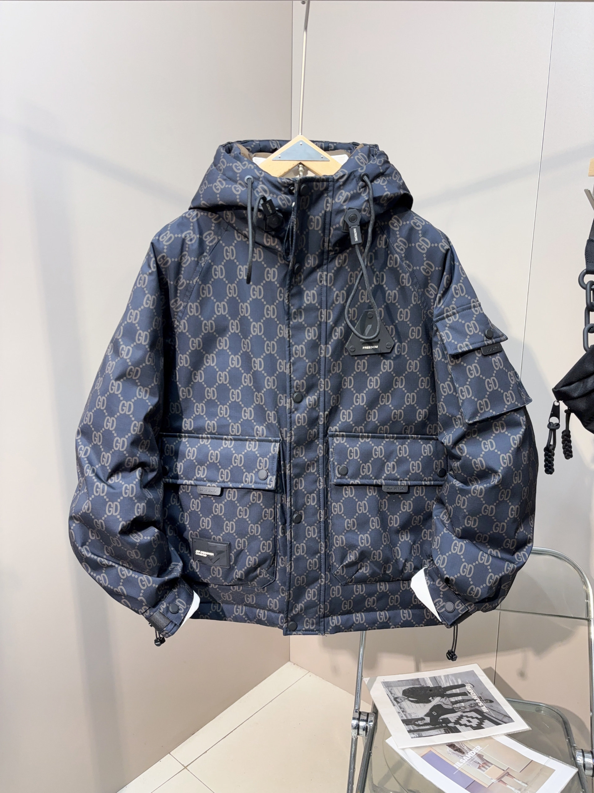 冬季新款男士高端字母印花加厚连帽鸭绒羽绒服潮牌工装保暖外套潮