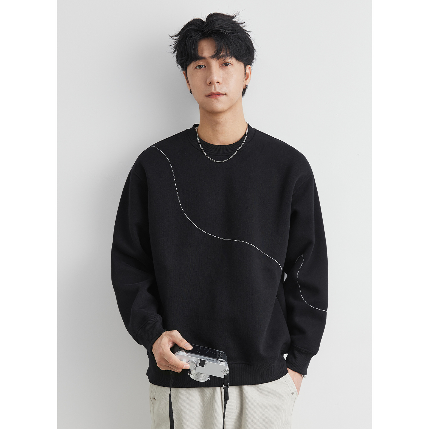 亦止男装420G重磅线条刺绣圆领卫