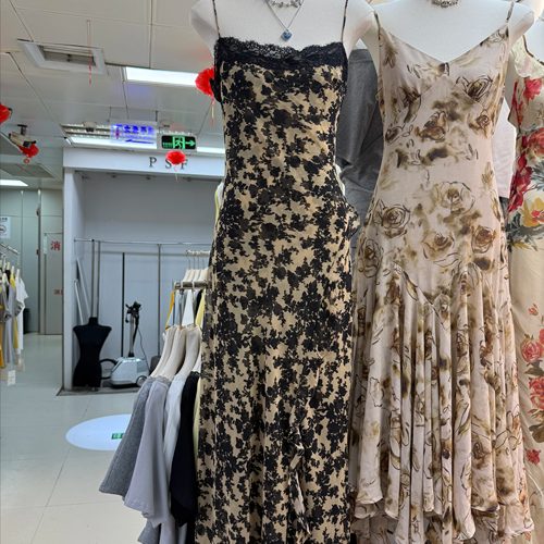 韩版碎花蕾丝拼接吊带连衣裙长裙