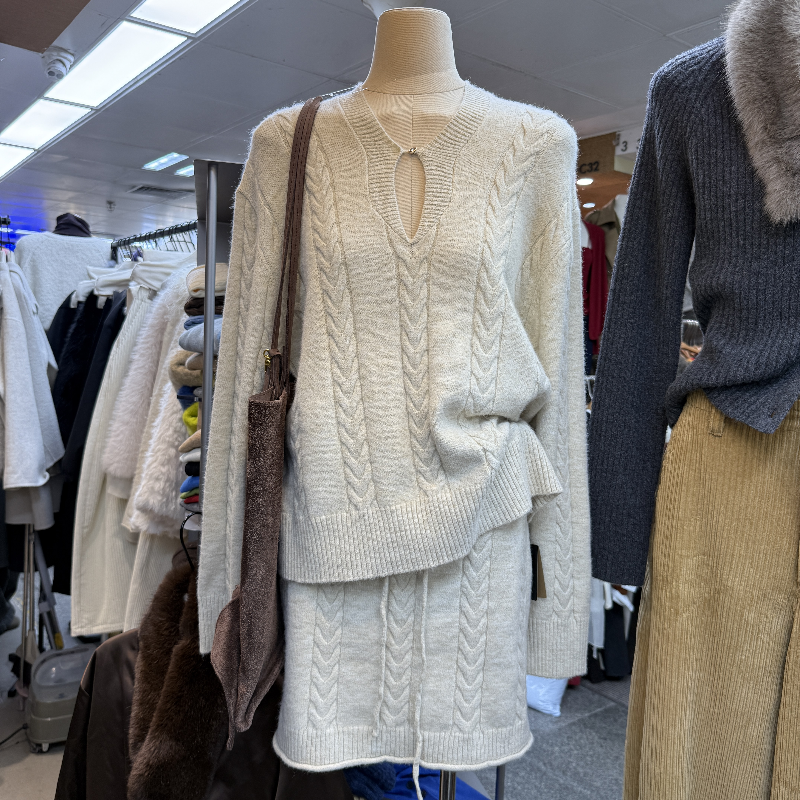 韩版V领麻花针织毛衣半身裙套装