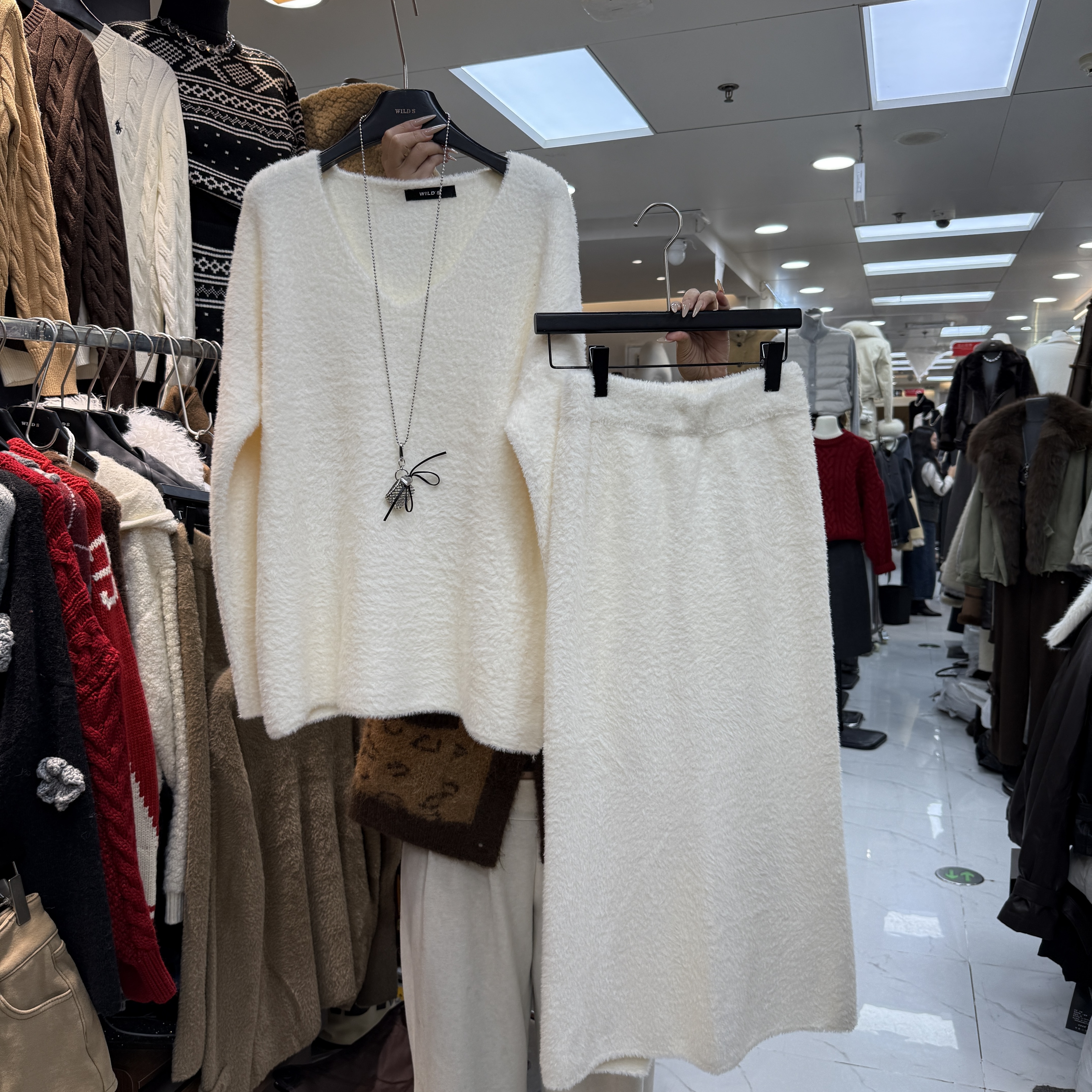 韩版慵懒风V领毛衣半身裙套装