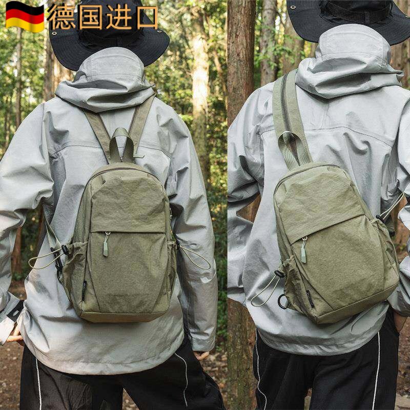 德国户外徒步登山轻便包多功能两用斜挎胸包春游旅游小型双肩包