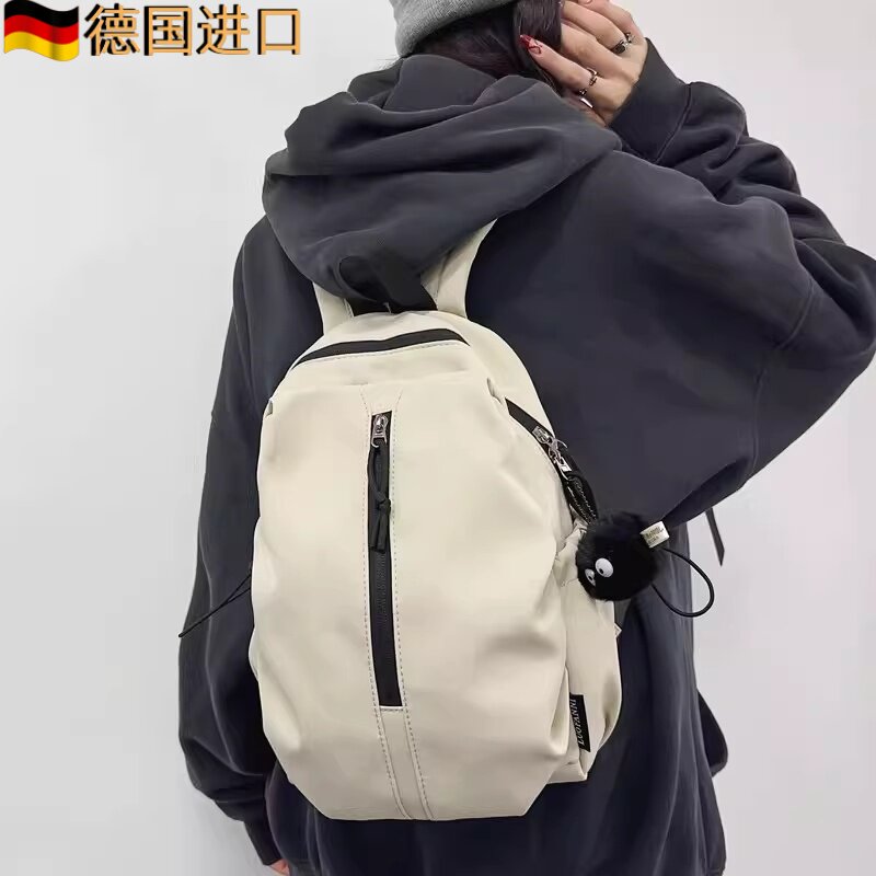 德国旅行外出轻便小背包女士户外爬山包徒步运动双肩登山包