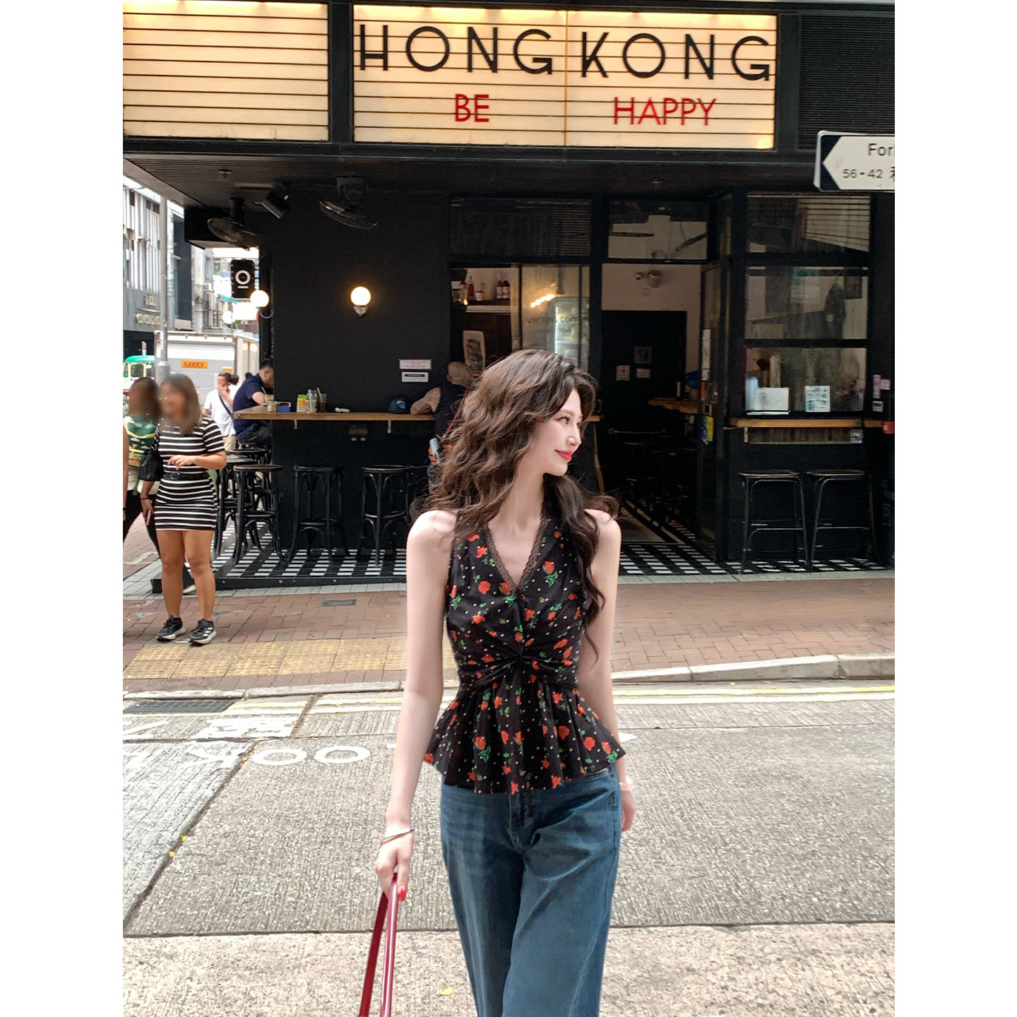 现一生罗曼【暗夜红莓】法式复古挂脖背心女夏玫瑰印花显瘦上衣