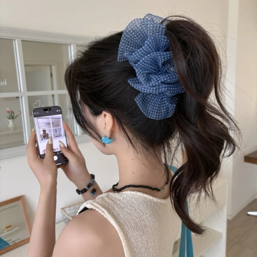 蓝色格纹泡泡网纱抓夹女2025新款后脑勺盘发发夹高级感鲨鱼夹头饰