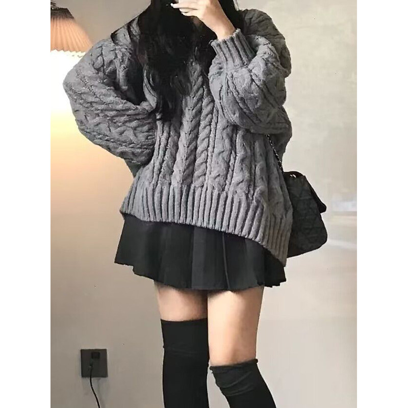 甜美学院风麻花v领软糯灰色大毛衣学生韩系宽松针织衫叠穿黑色裙