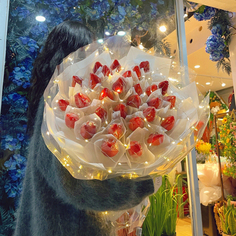 网红草莓发光花束成品水果鲜花速递同城配送北京上海武汉生日花店