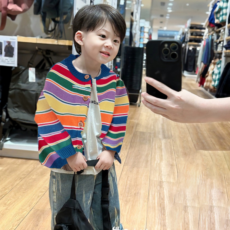 彩虹女童外套男童毛衣2025新款洋气儿童针织开衫小童条纹美拉德