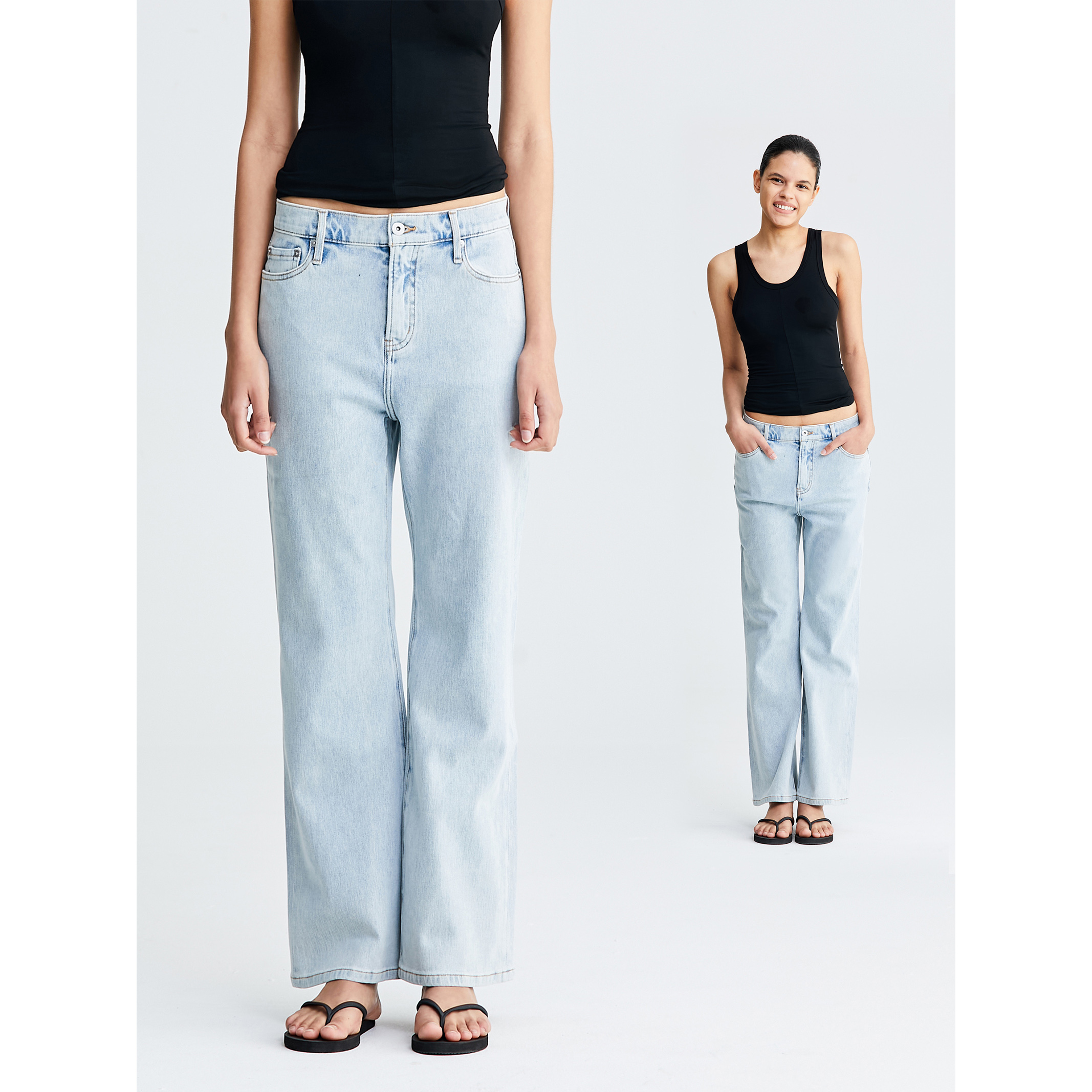 四面弹牛仔布浅蓝微喇牛仔裤女