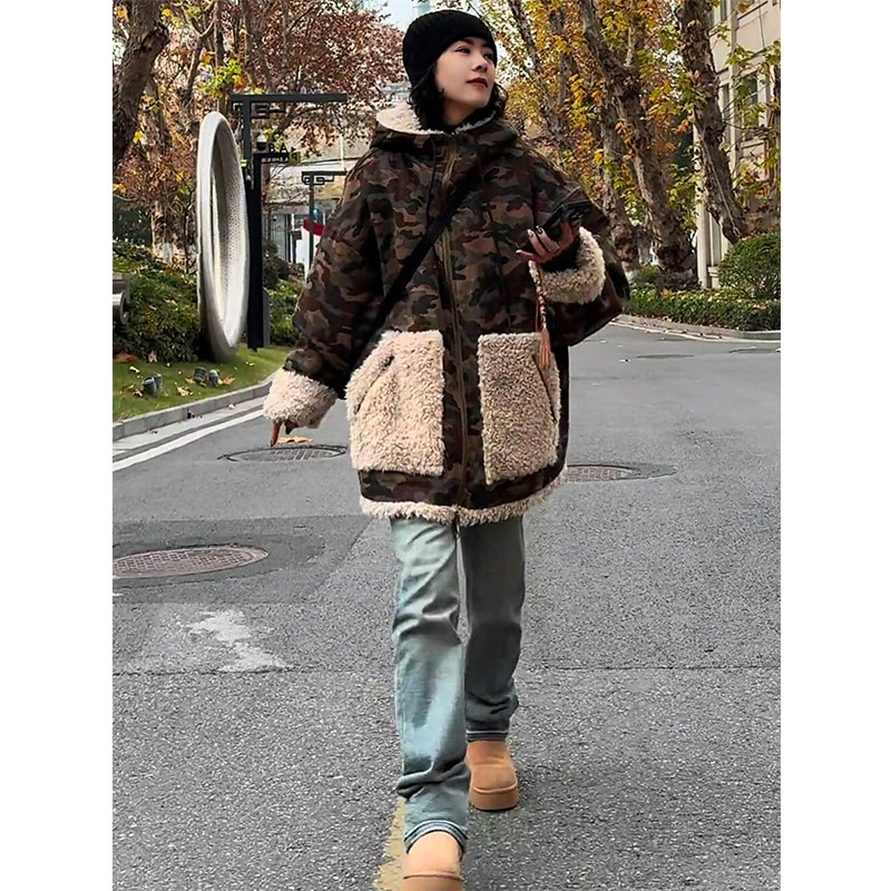 欧洲站2026春季新款时髦个性风帅气显瘦洋气长袖连帽迷彩棉服女