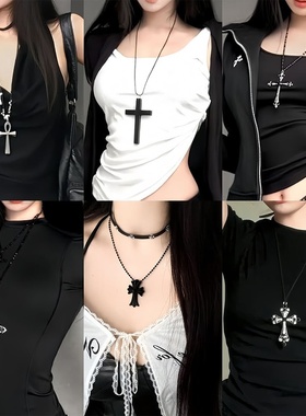 哥特风黑色十字架项链女生秋冬卫衣毛衣链长款轻奢高级感亚比配饰