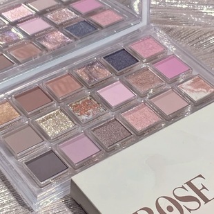 现货HUDA BEAUTY新品18色眼影盘rose quartz极昼玫瑰