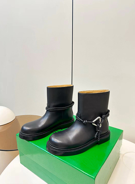 SD251014XZ8SS 时尚三角扣编织绑带短靴