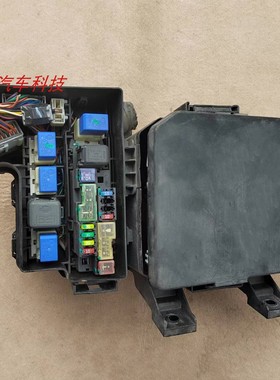 雷诺科雷傲发动机舱保险丝盒继电器盒电盒UPC电脑配 284B7JY00A