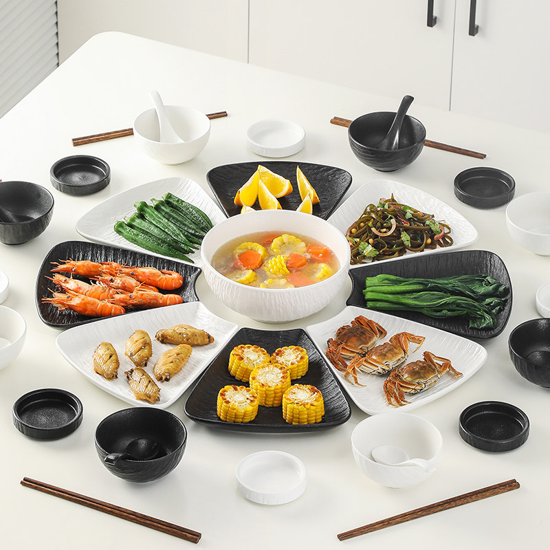 过年夜团圆饭家庭拼盘餐具组合套装家用黑白2024新款扇形菜盘子碟