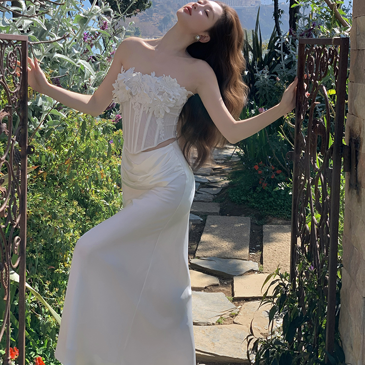 小丽 皎月繁花 辣妹纯欲内搭外穿立体花朵鱼骨美背抹胸背心