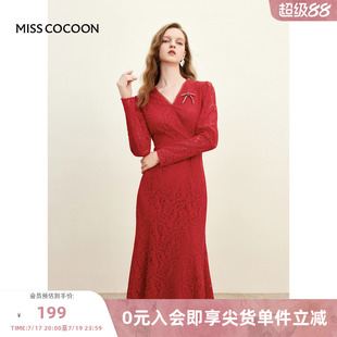 missCOCOON冬装新款通勤优雅钻链蝴蝶结修身股线蕾丝连衣裙