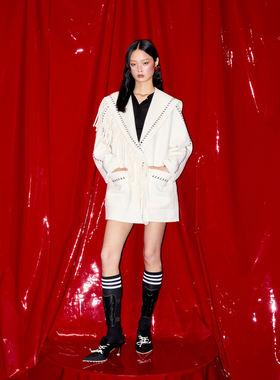 REVAN芮范樱桃系列质感斜肩流苏白色大衣RM90302330