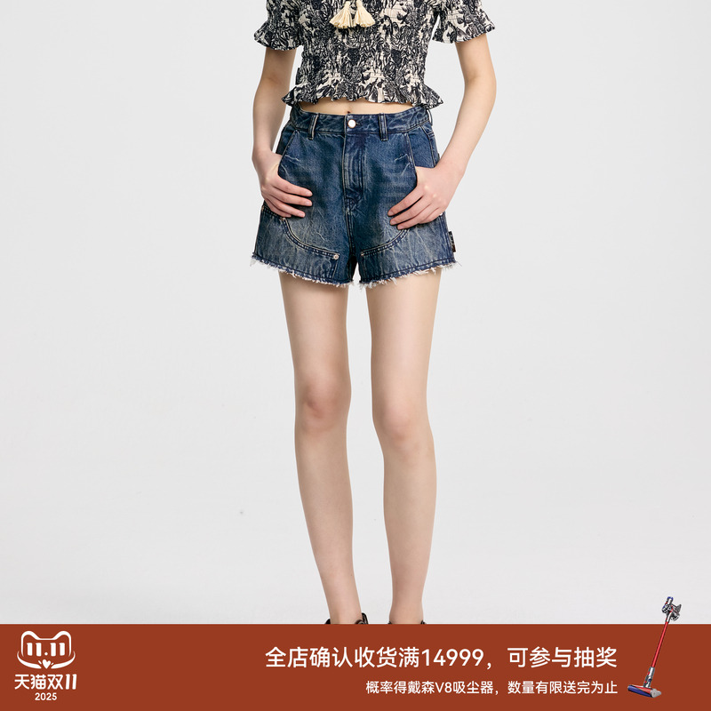 【沈梦辰同款】REVAN芮范2025夏季酷感铆钉牛仔短裤RL31307097