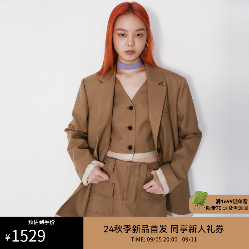 【杨超越同款】REVAN芮范2024秋美拉德卡其色西装外套RM70101320