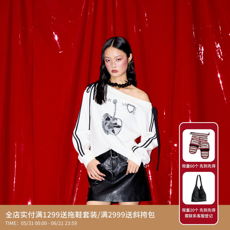 REVAN芮范樱桃系列甜酷立体感胶印卫衣RM91002311