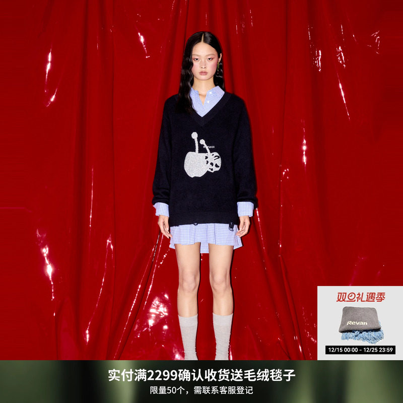 REVAN芮范樱桃系列学院风格纹毛衫连衣裙RM91101320