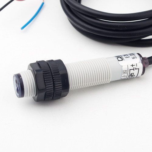 M12红外线感应光电开关E3F1-DS5C4塑料管漫反射式传感器NPN常开C1