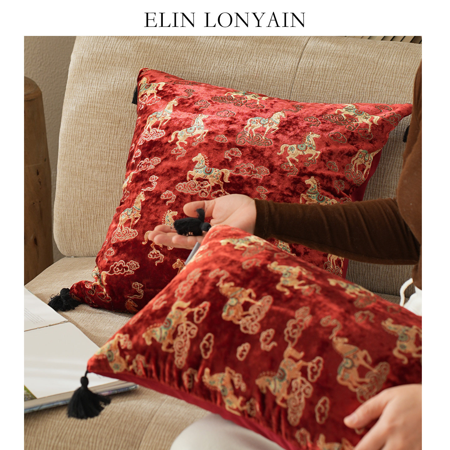 法式中国风真丝绒骏马烫金抱枕