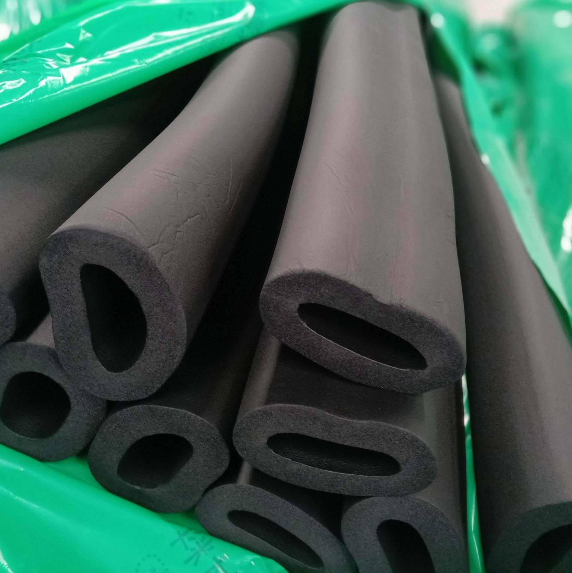 现货华美b2级橡塑管黑色中央空调橡塑保温管铝箔贴面开口橡塑管l2