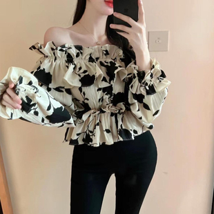 2024秋季新款法式别致一字肩上衣网红碎花荷叶边露肩百搭雪纺衫女