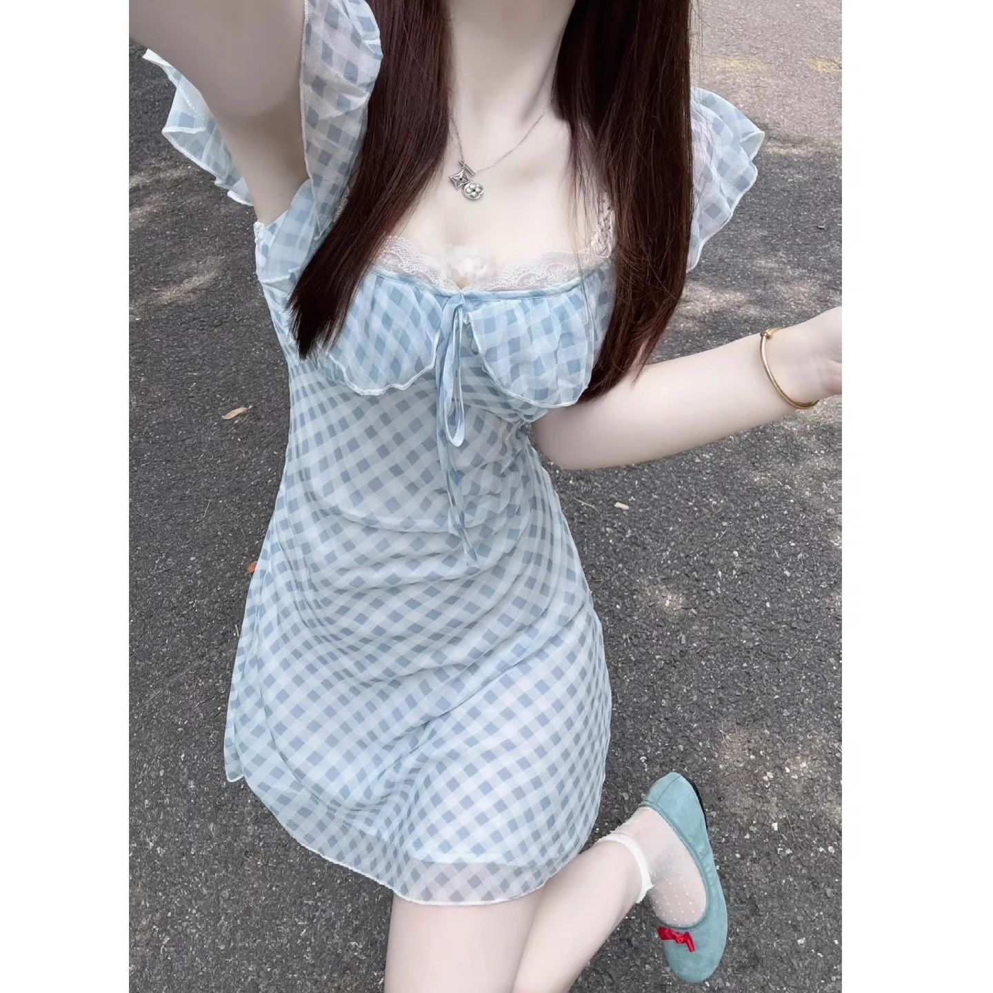 蓝色格纹吊带连衣裙子女2026新款夏季小个子收腰又甜又辣a字短裙