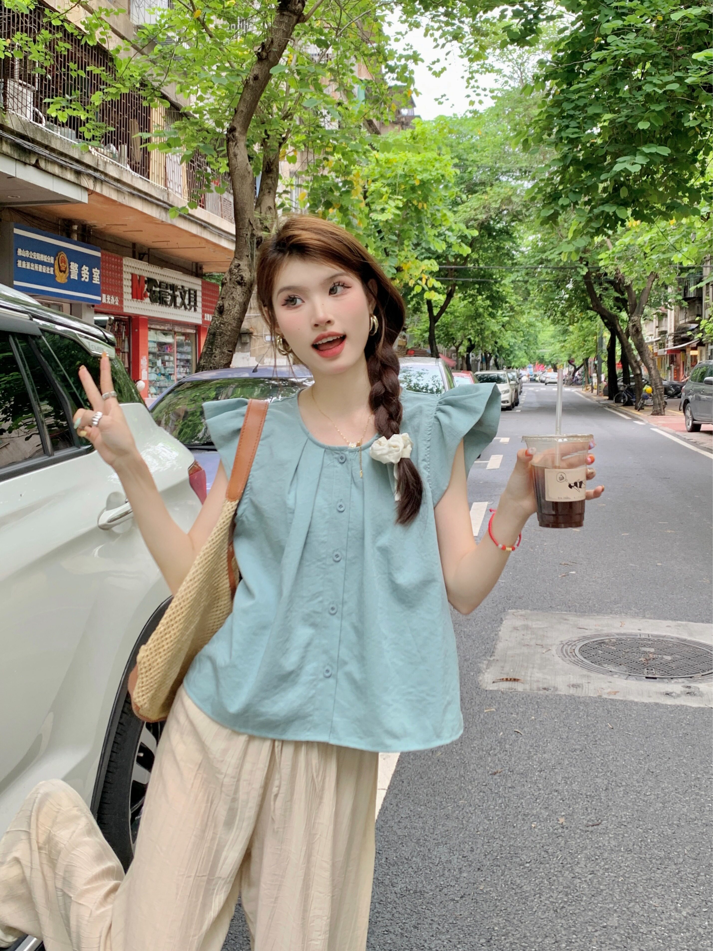 辣妹气质外穿无袖背心女夏季2026新款法式小众衬衫蓝色别致上衣潮