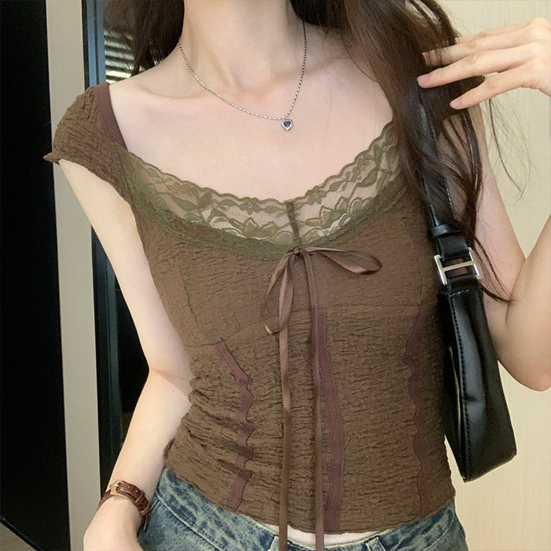 2026年夏季新款法式蕾丝辣妹吊带背心女V领锁骨小众短款外穿上衣