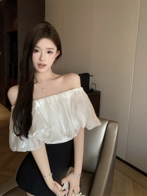 一字肩白色短袖衬衫女夏季法式甜美宽松衬衣气质设计感露肩小上衣