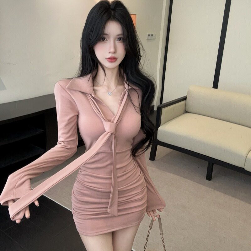 纯欲风性感V领飘带褶皱掐腰连衣裙设计感磨毛加厚收腰包臀打底裙