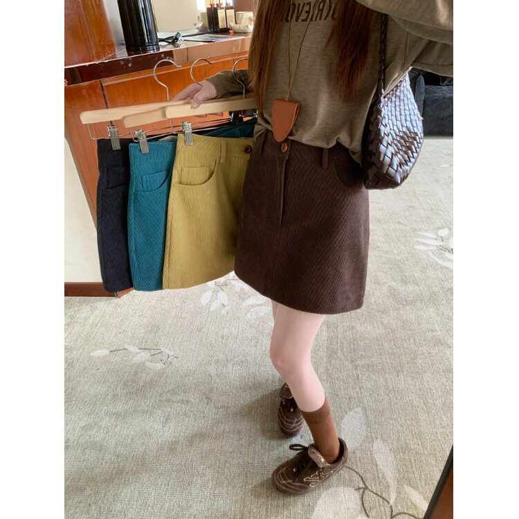 短裙女秋冬季2026新款复古灯芯绒半身裙设计感高腰显瘦包臀A字裙