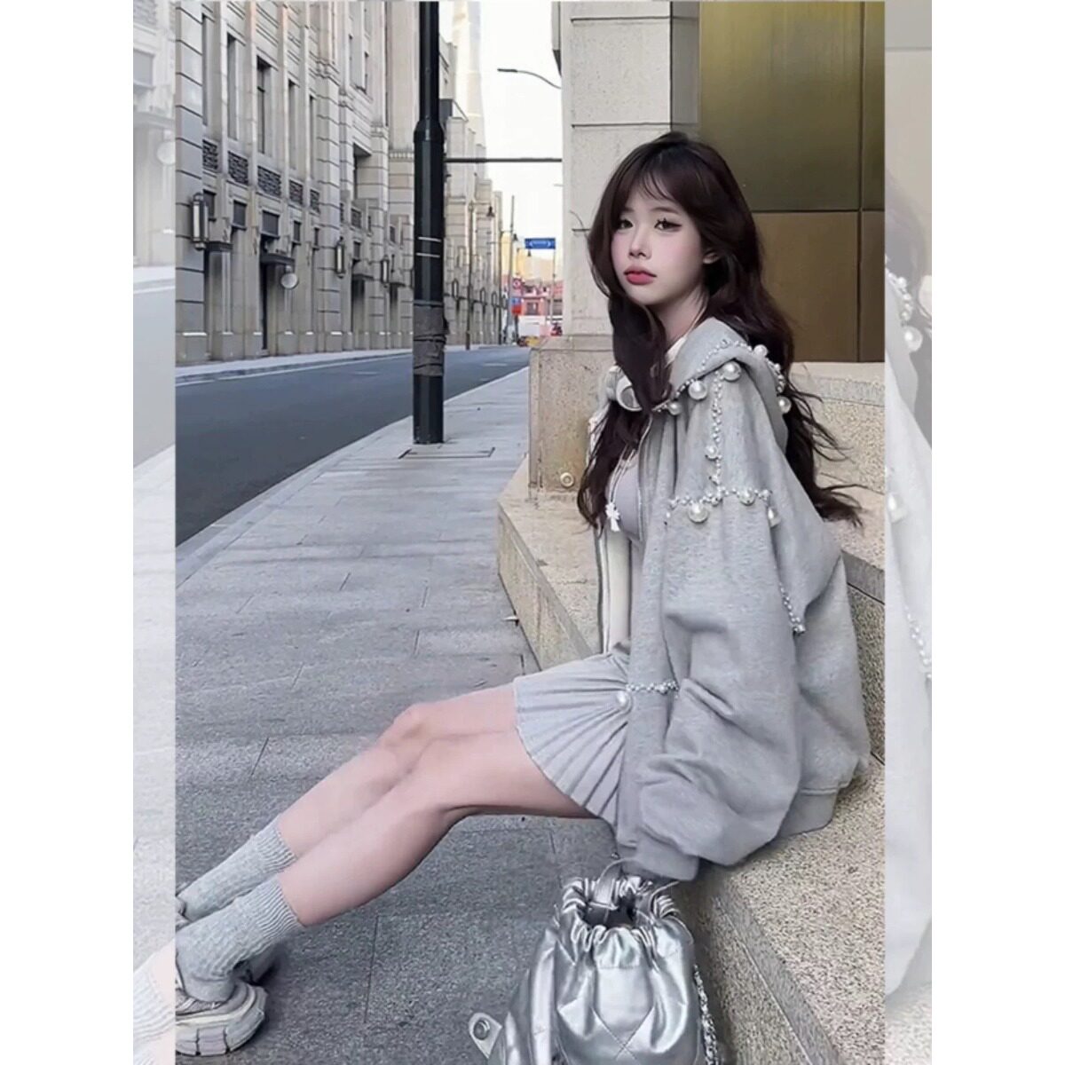 流行连帽好看灰色珍珠卫衣外套2026秋季新款宽松休闲开衫上衣