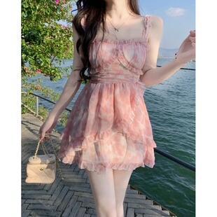 粉色夏季超仙海边度假收腰显高碎花雪纺吊带连衣裙气质短裙套装女