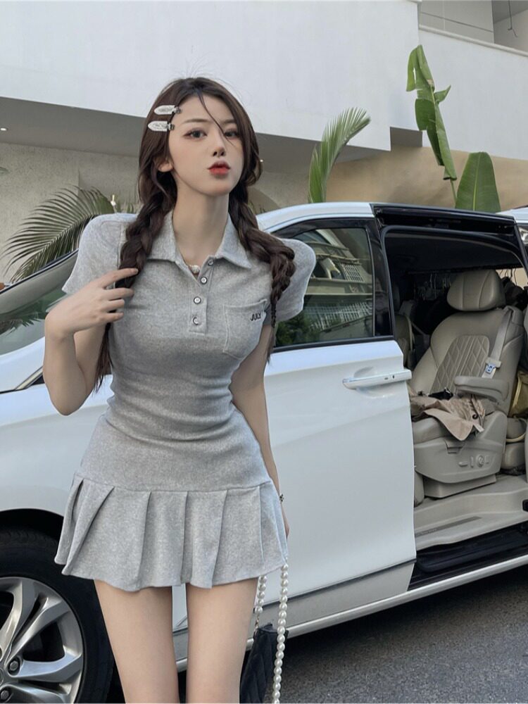 灰色polo领连衣裙女夏季收腰新款收腰显瘦百褶短裙小个子休闲裙子